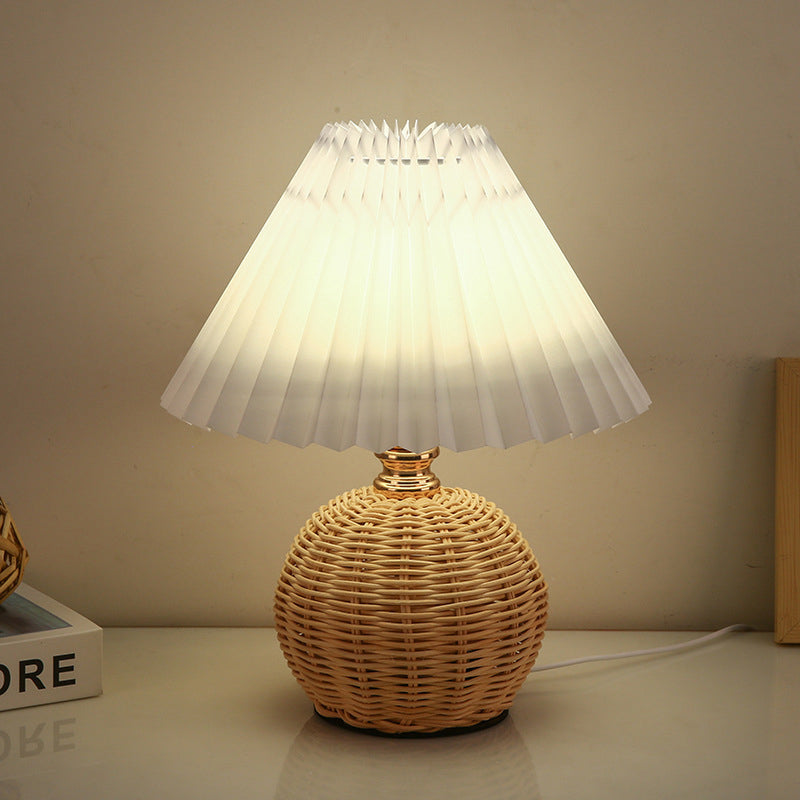 Aurevynn - Lampada da tavolo LED con paralume in rattan e tessuto conico