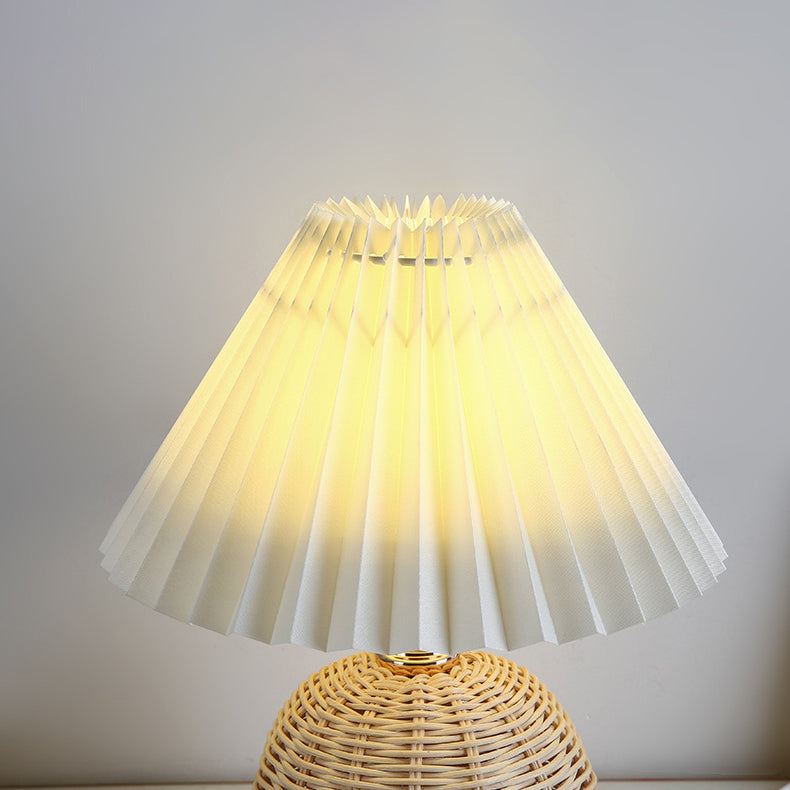 Aurevynn - Lampada da tavolo LED con paralume in rattan e tessuto conico