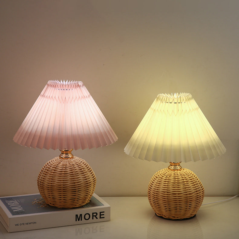 Aurevynn - Lampada da tavolo LED con paralume in rattan e tessuto conico