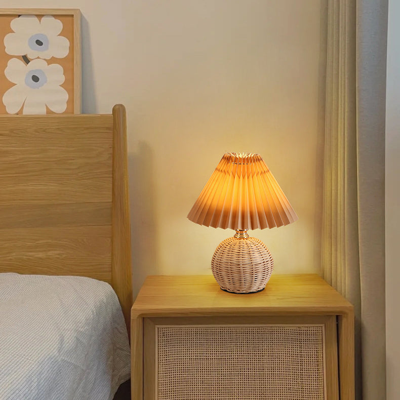 Aurevynn - Lampada da tavolo LED con paralume in rattan e tessuto conico
