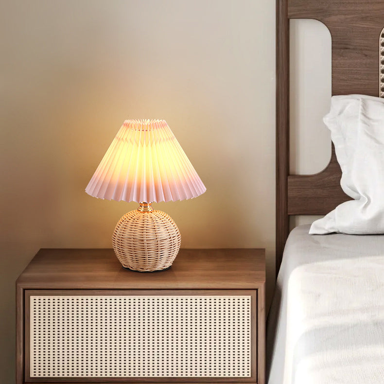 Aurevynn - Lampada da tavolo LED con paralume in rattan e tessuto conico