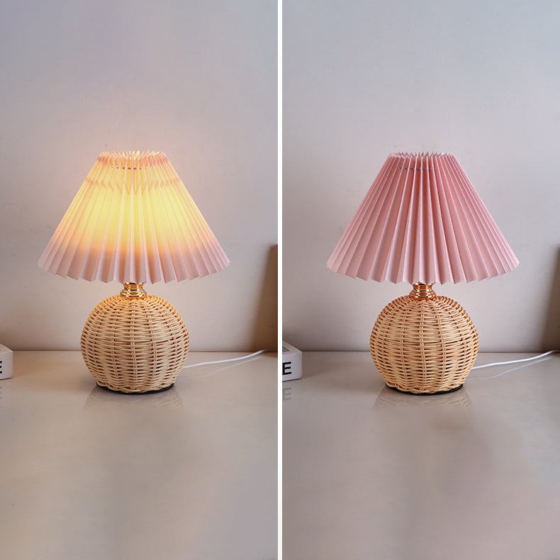 Aurevynn - Lampada da tavolo LED con paralume in rattan e tessuto conico