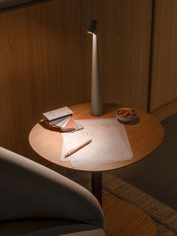 Velmora – Lampada da Tavolo Moderna Minimalista
