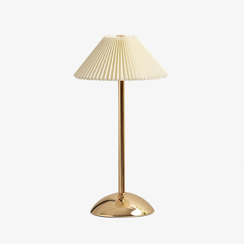 Lunvra - Lampada da tavolo con paralume in ottone a forma di cono