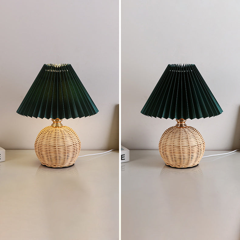 Aurevynn - Lampada da tavolo LED con paralume in rattan e tessuto conico