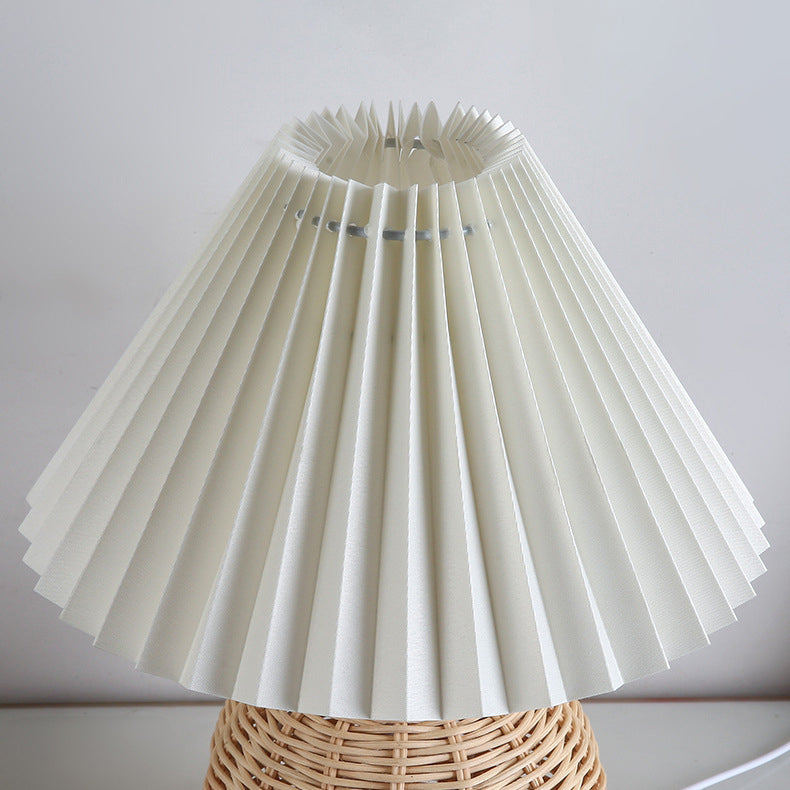 Aurevynn - Lampada da tavolo LED con paralume in rattan e tessuto conico
