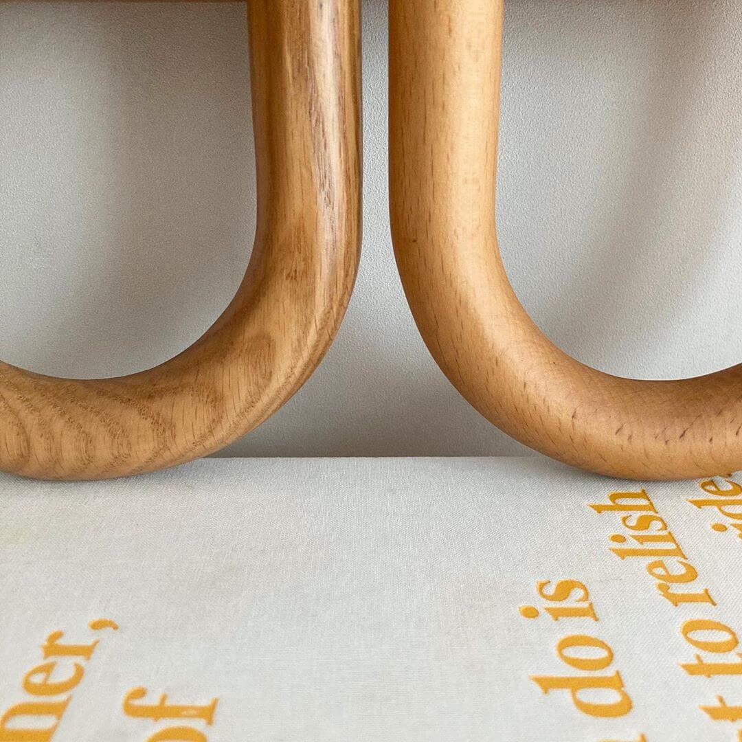 Dormen - Applique da parete in legno massello pieghettato a semicerchio