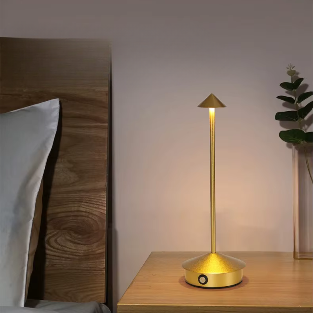 Altrix – Lampe de table LED rechargeable en aluminium moderne  