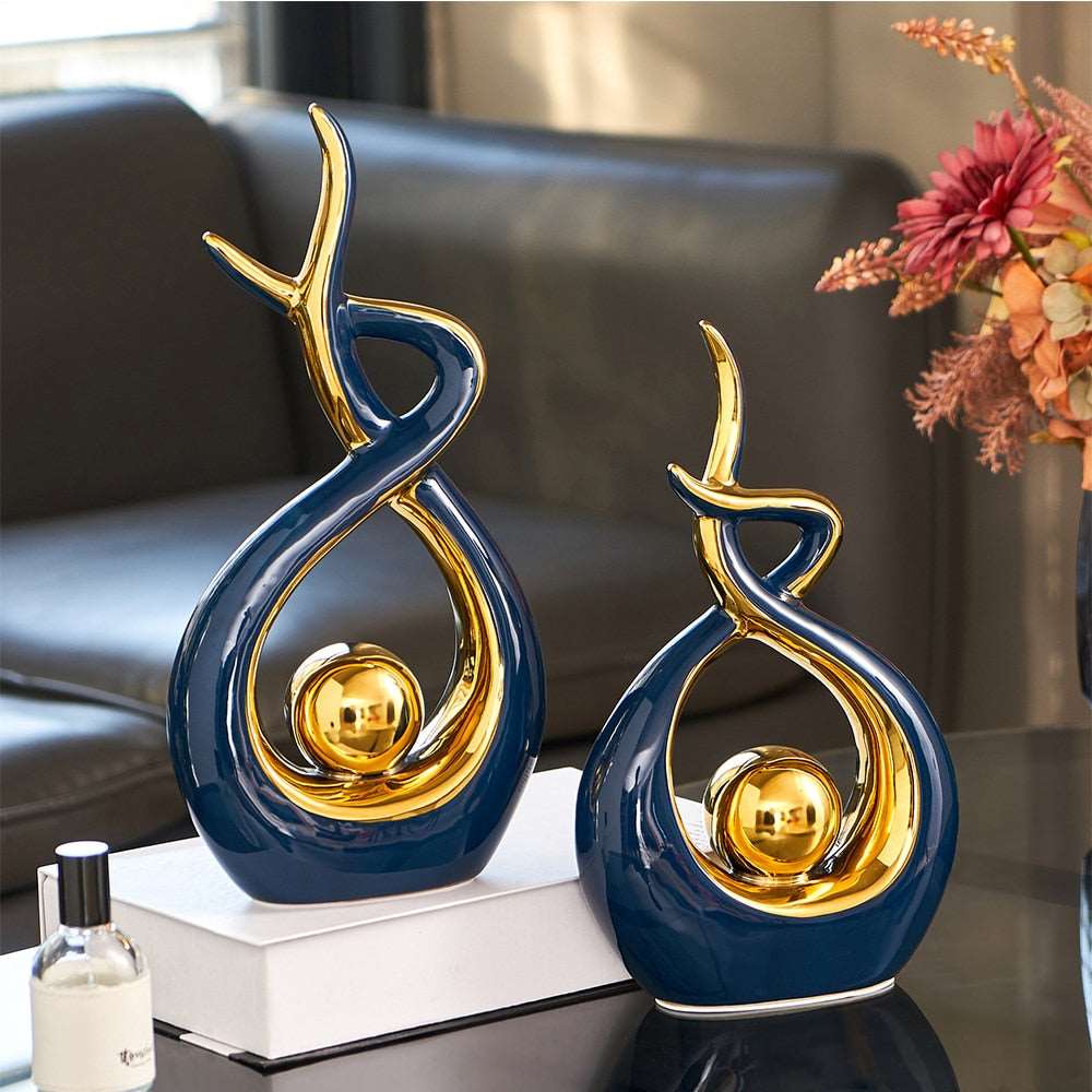 Aubelia – Scultura astratta in ceramica con accenti dorati