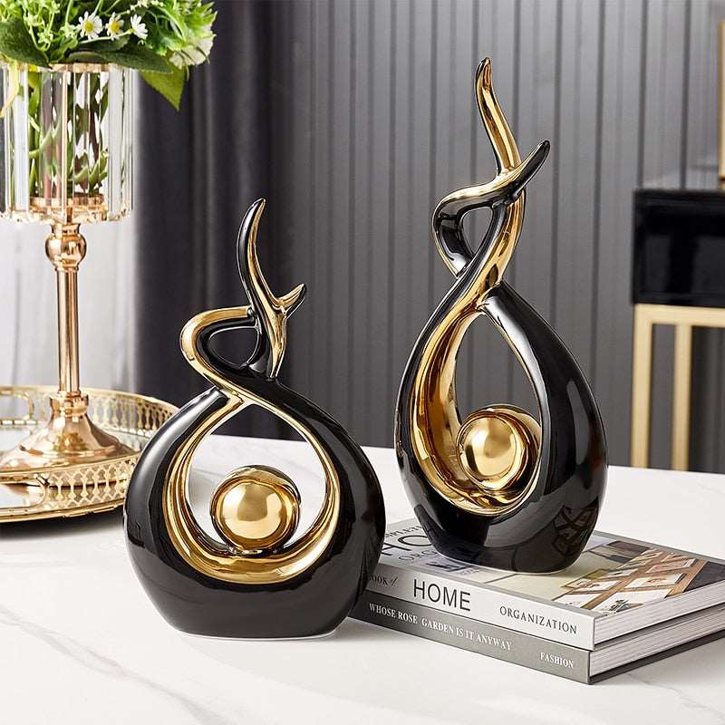Aubelia – Scultura astratta in ceramica con accenti dorati