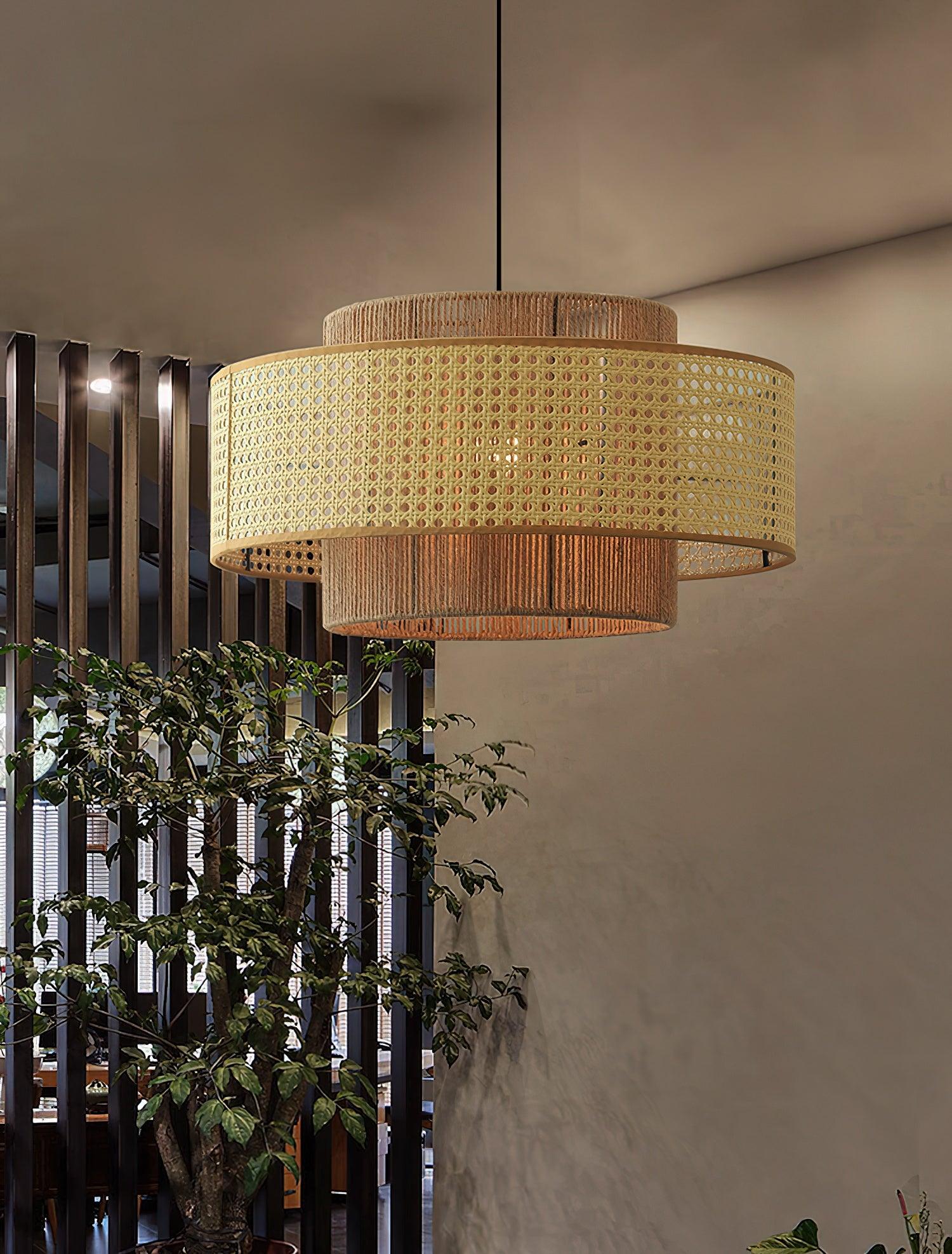 Ulshayra – Lampada a sospensione in rattan concentrico