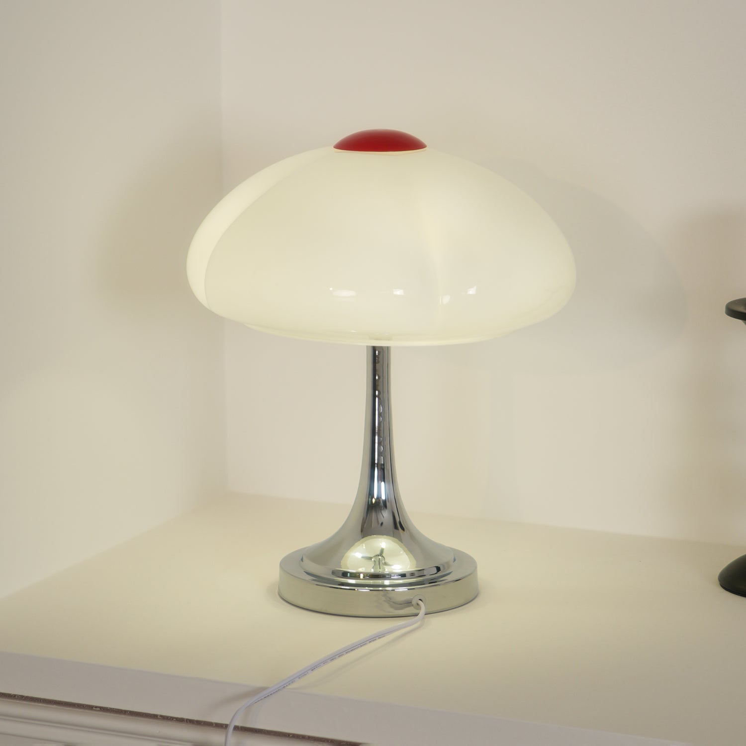 Lunari – Lampada da tavolo contemporanea con finitura cromata