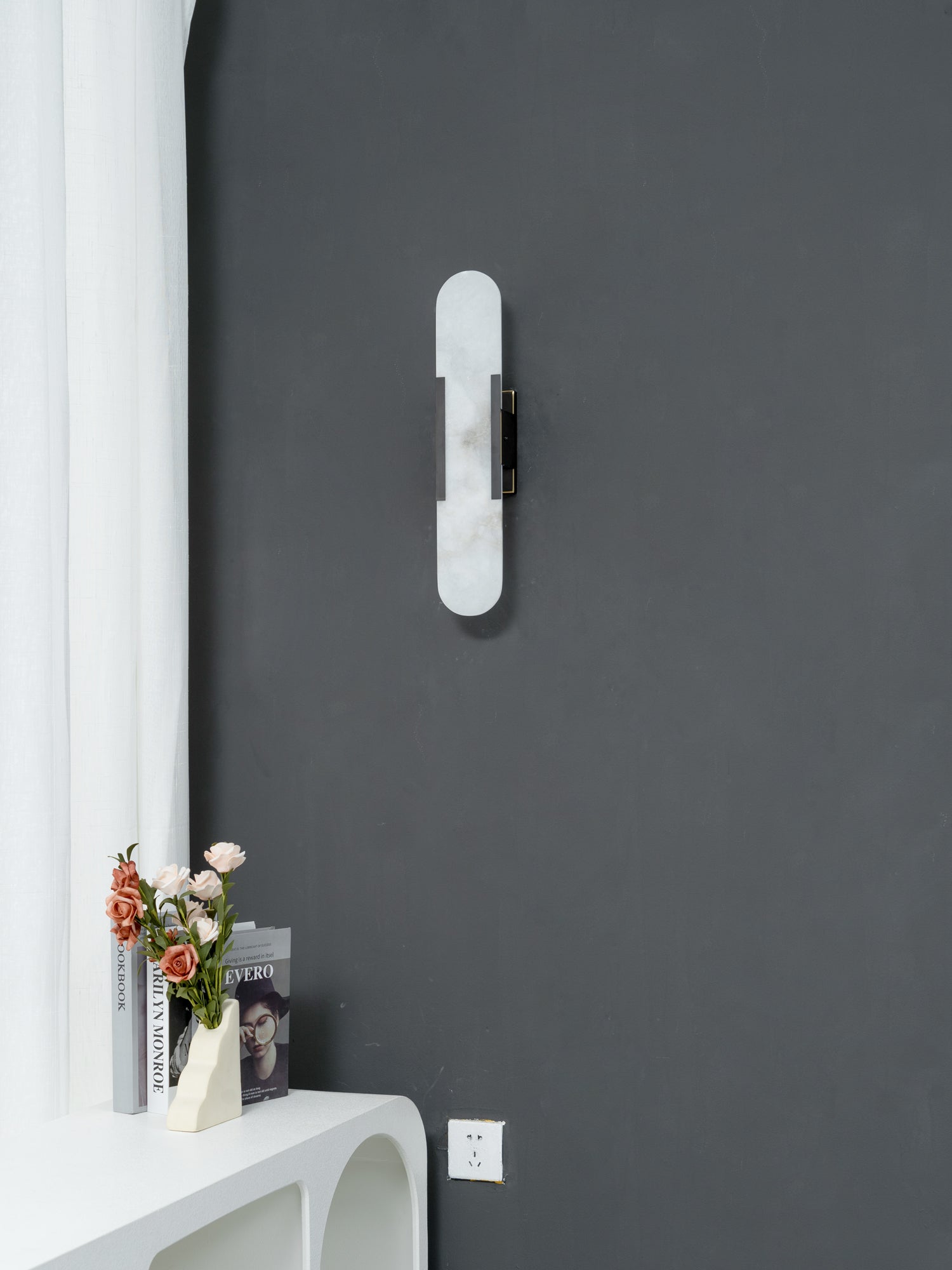 Moran - Applique da parete ovale in marmo con lampada LED regolabile