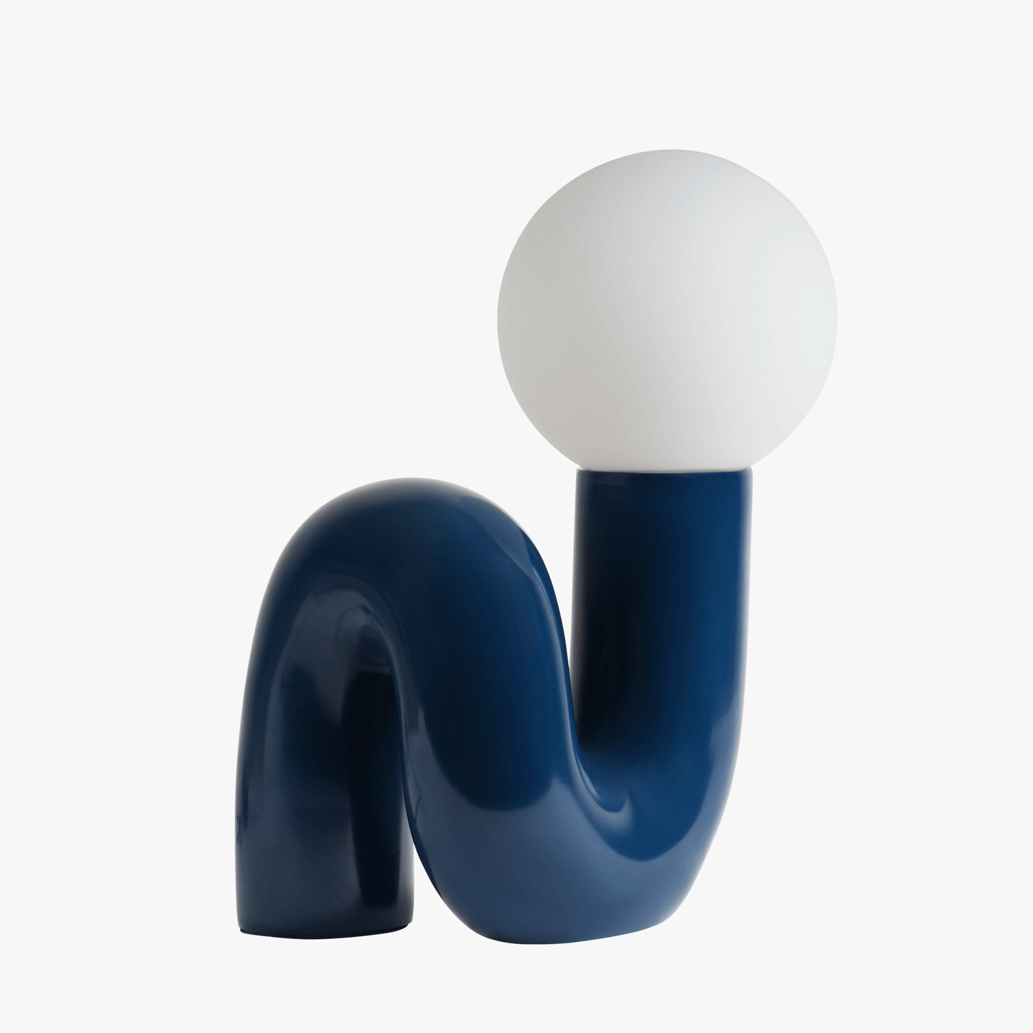 Novella – Lampada da tavolo ambientale con base scolpita