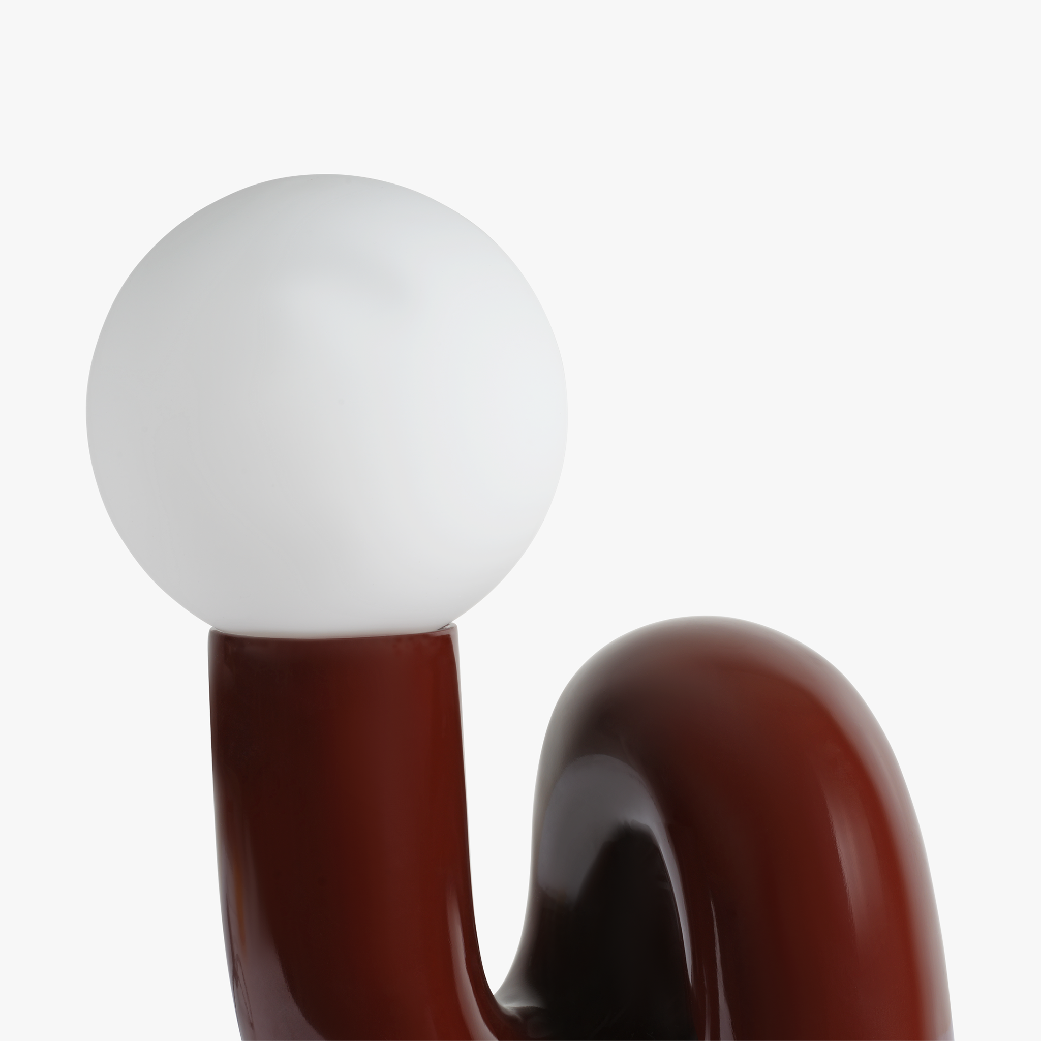 Novella – Lampada da tavolo ambientale con base scolpita