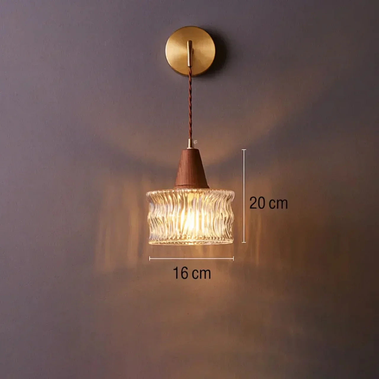 Kiyora – Applique murale japonaise en verre en forme de cône 1 lumière