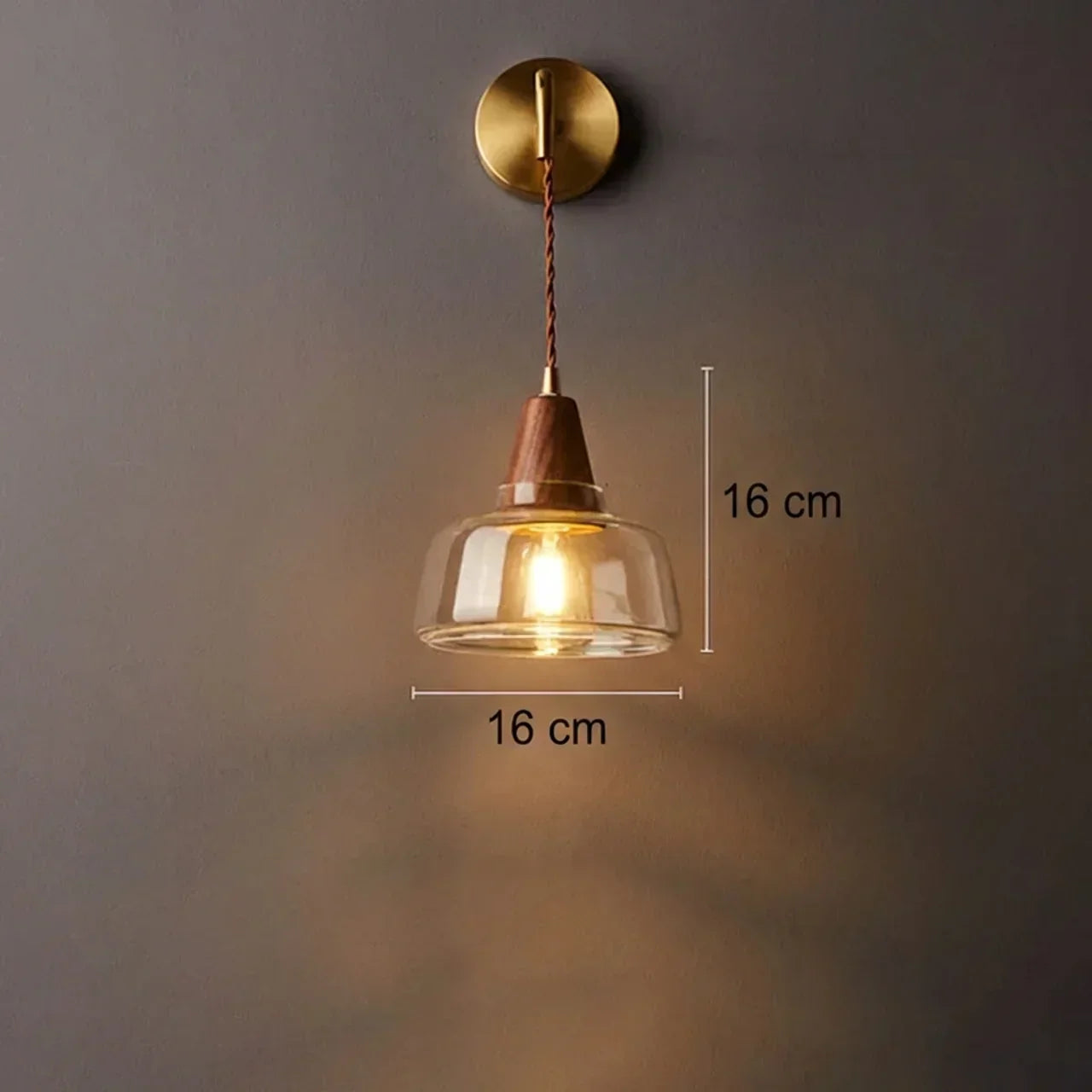 Kiyora – Applique murale japonaise en verre en forme de cône 1 lumière