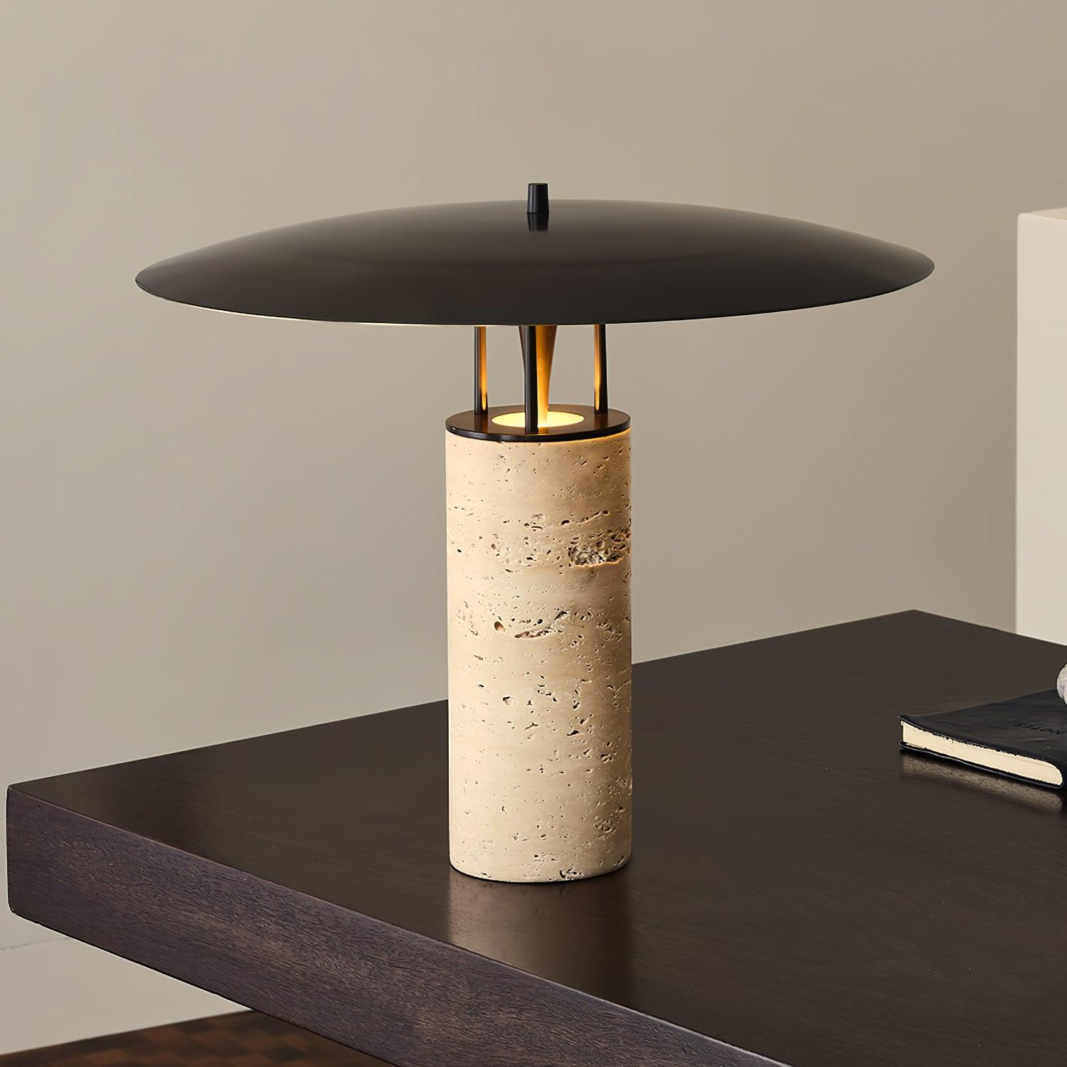 Elara – Lampe de table moderne avec abat-jour noir et base en métal