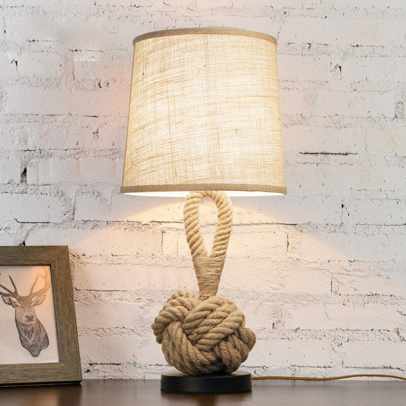 Calyra – Lampada da tavolo LED in tessuto retrò con nodo in spago