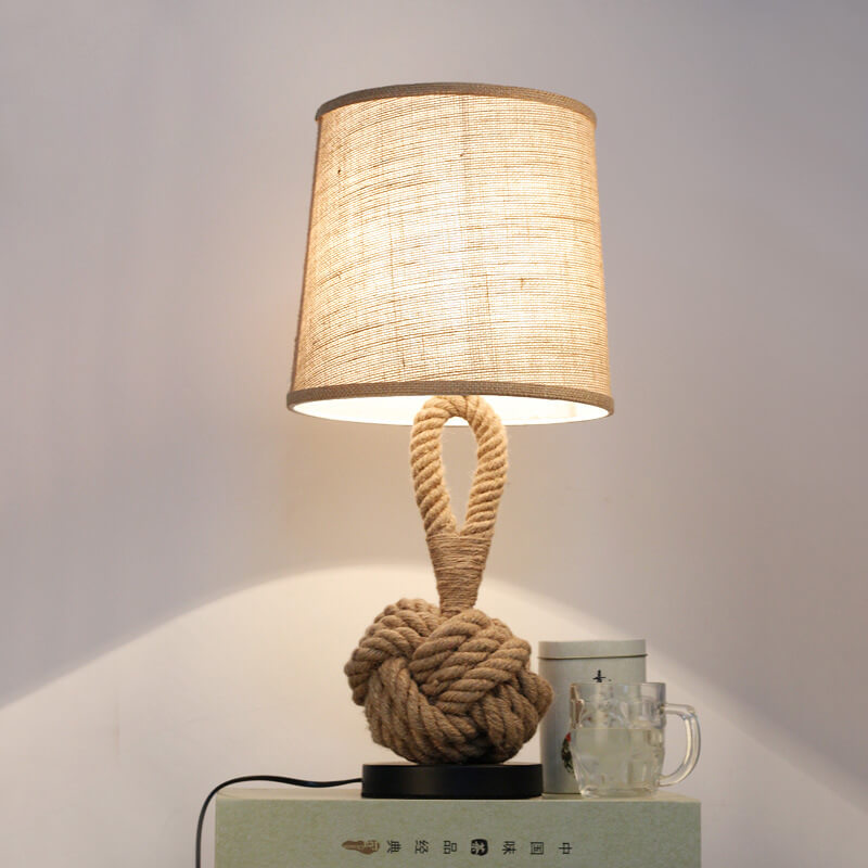 Calyra – Lampada da tavolo LED in tessuto retrò con nodo in spago