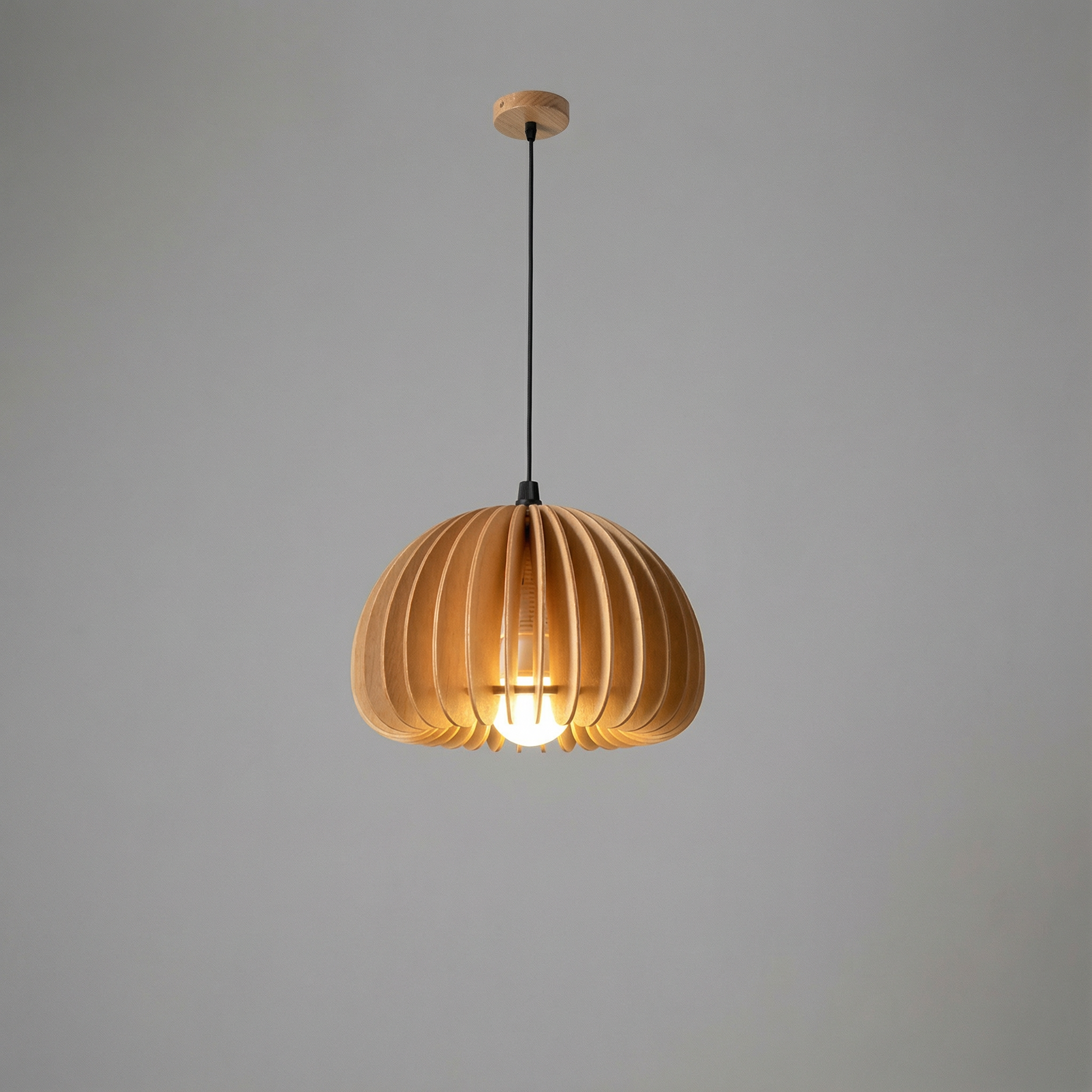 Akira - Lampada a sospensione in legno retrò