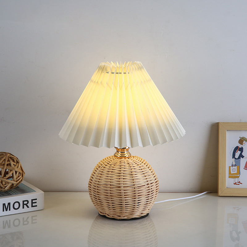 Aurevynn - Lampada da tavolo LED con paralume in rattan e tessuto conico
