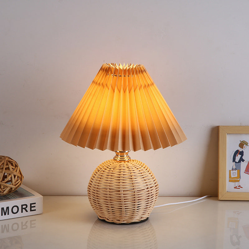 Aurevynn - Lampada da tavolo LED con paralume in rattan e tessuto conico