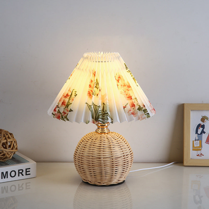 Aurevynn - Lampada da tavolo LED con paralume in rattan e tessuto conico