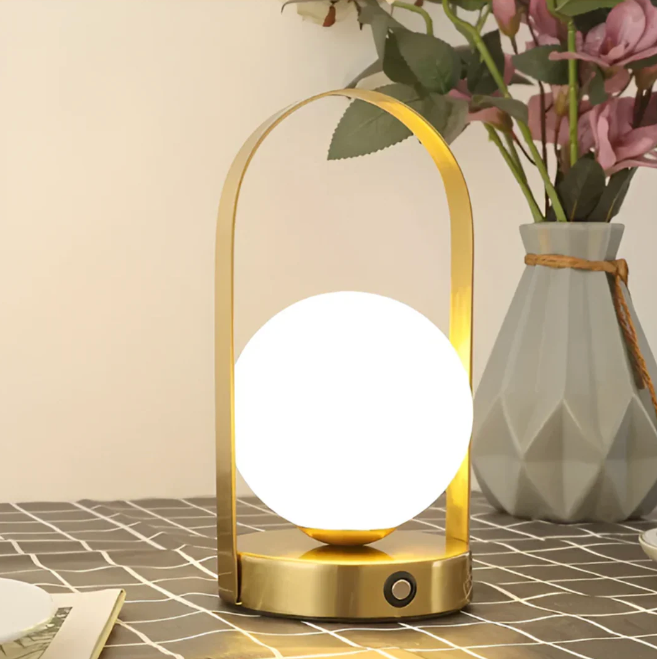 Luméri - Lampada da tavolo a globo LED