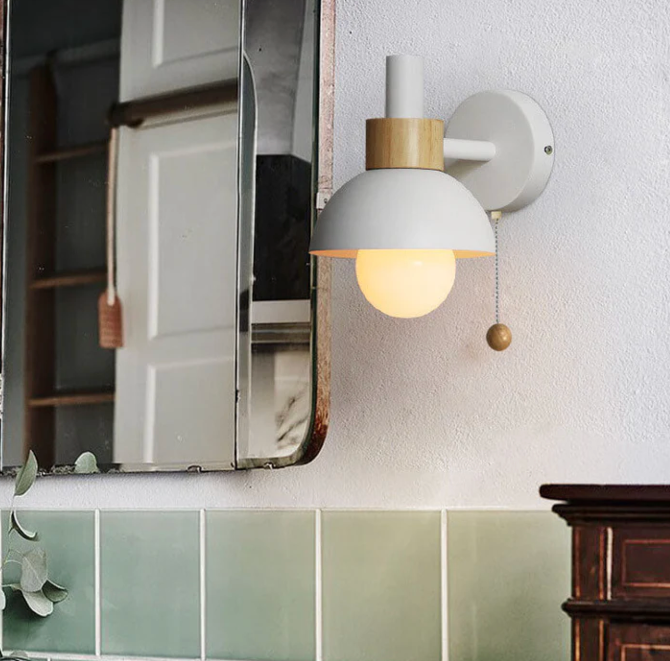 Colme - Lampada da parete in legno con catena a tirante