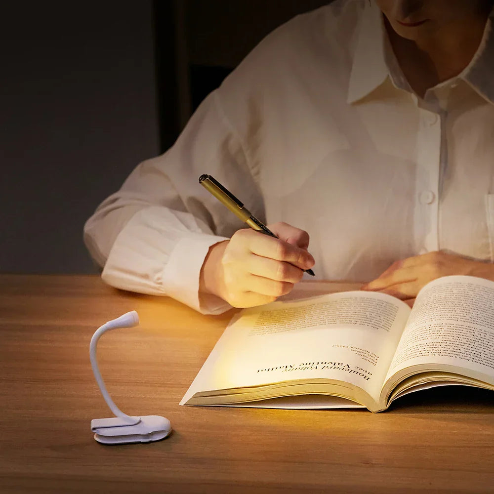 Clipp – Mini lampe de lecture rechargeable USB avec rotation 360°
