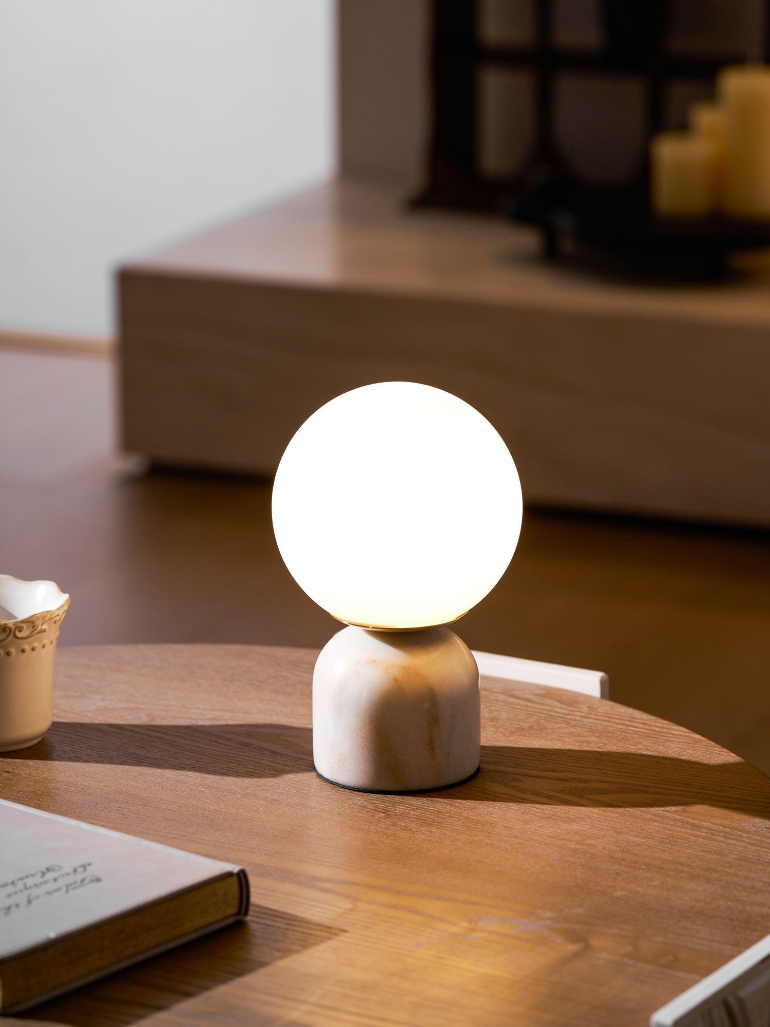 Dirella - Lampe de table sphérique contemporaine en marbre