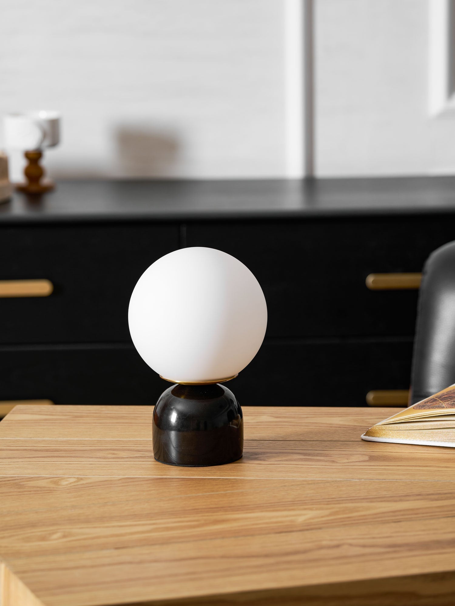 Dirella - Lampe de table sphérique contemporaine en marbre