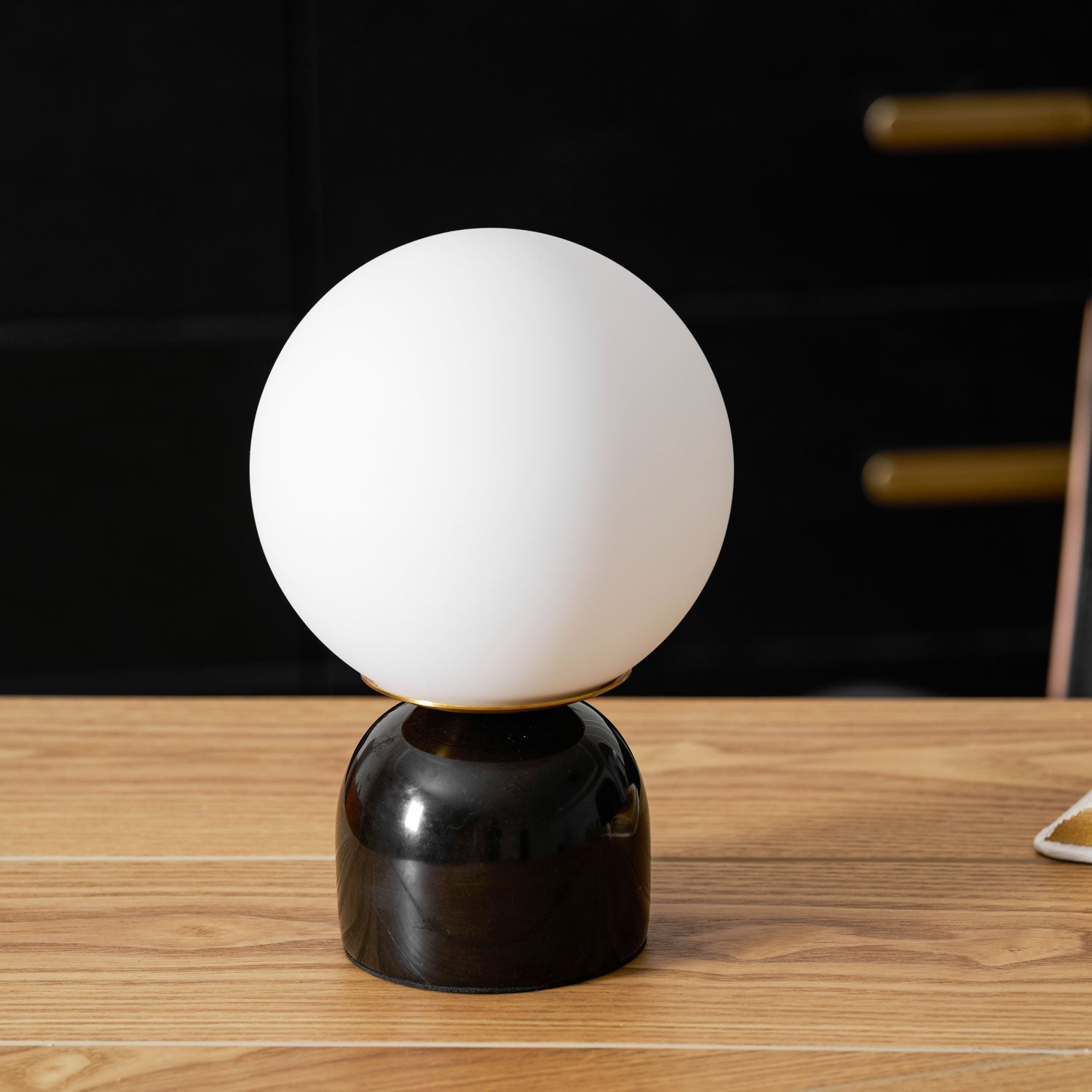 Dirella - Lampe de table sphérique contemporaine en marbre