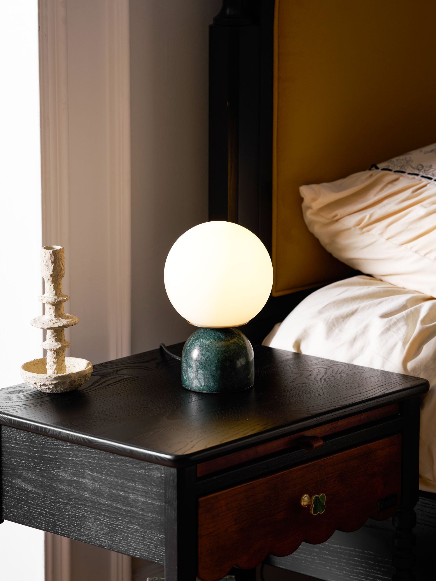 Dirella - Lampe de table sphérique contemporaine en marbre