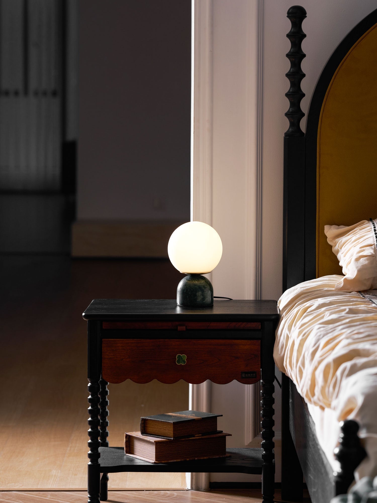 Dirella - Lampe de table sphérique contemporaine en marbre