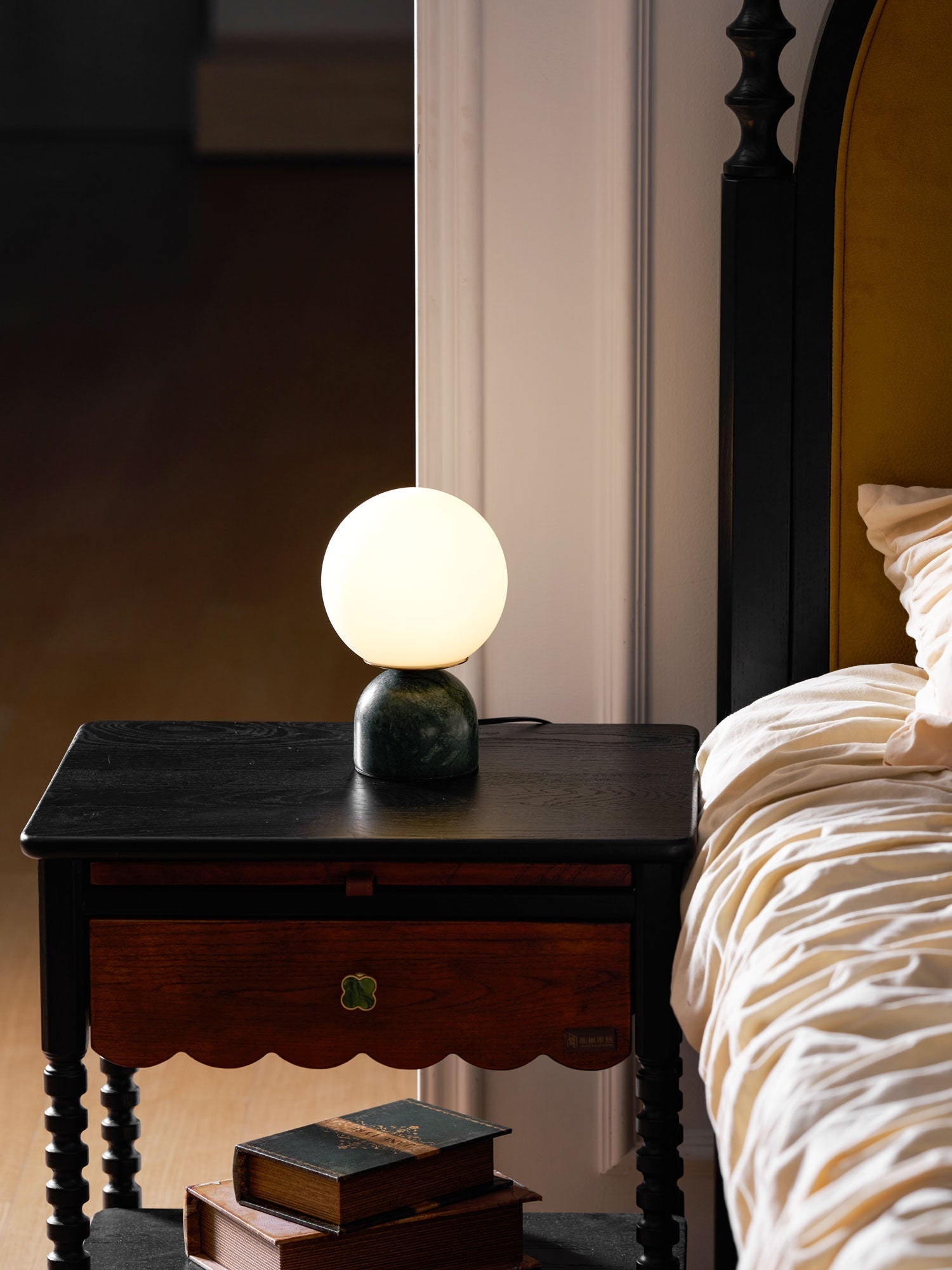 Dirella - Lampe de table sphérique contemporaine en marbre