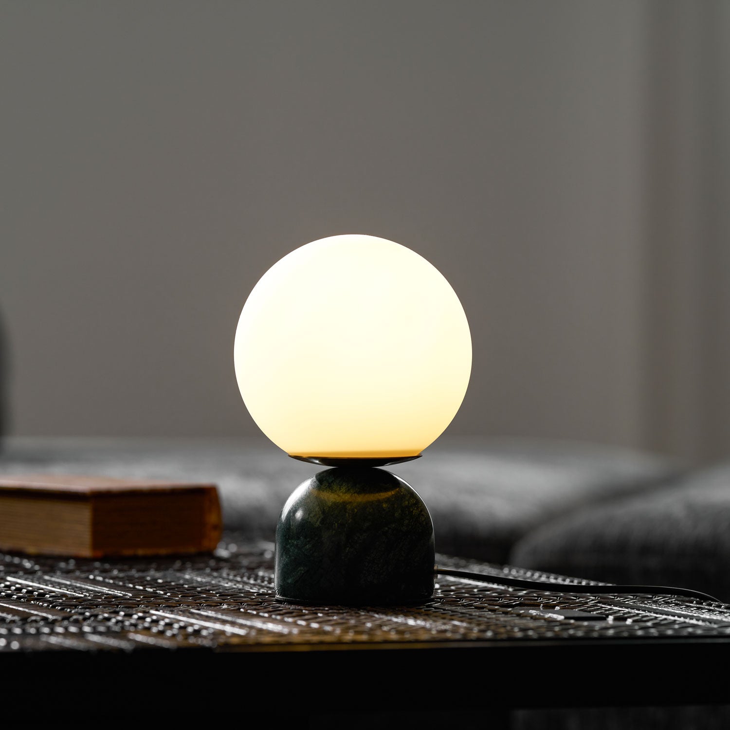 Dirella - Lampe de table sphérique contemporaine en marbre