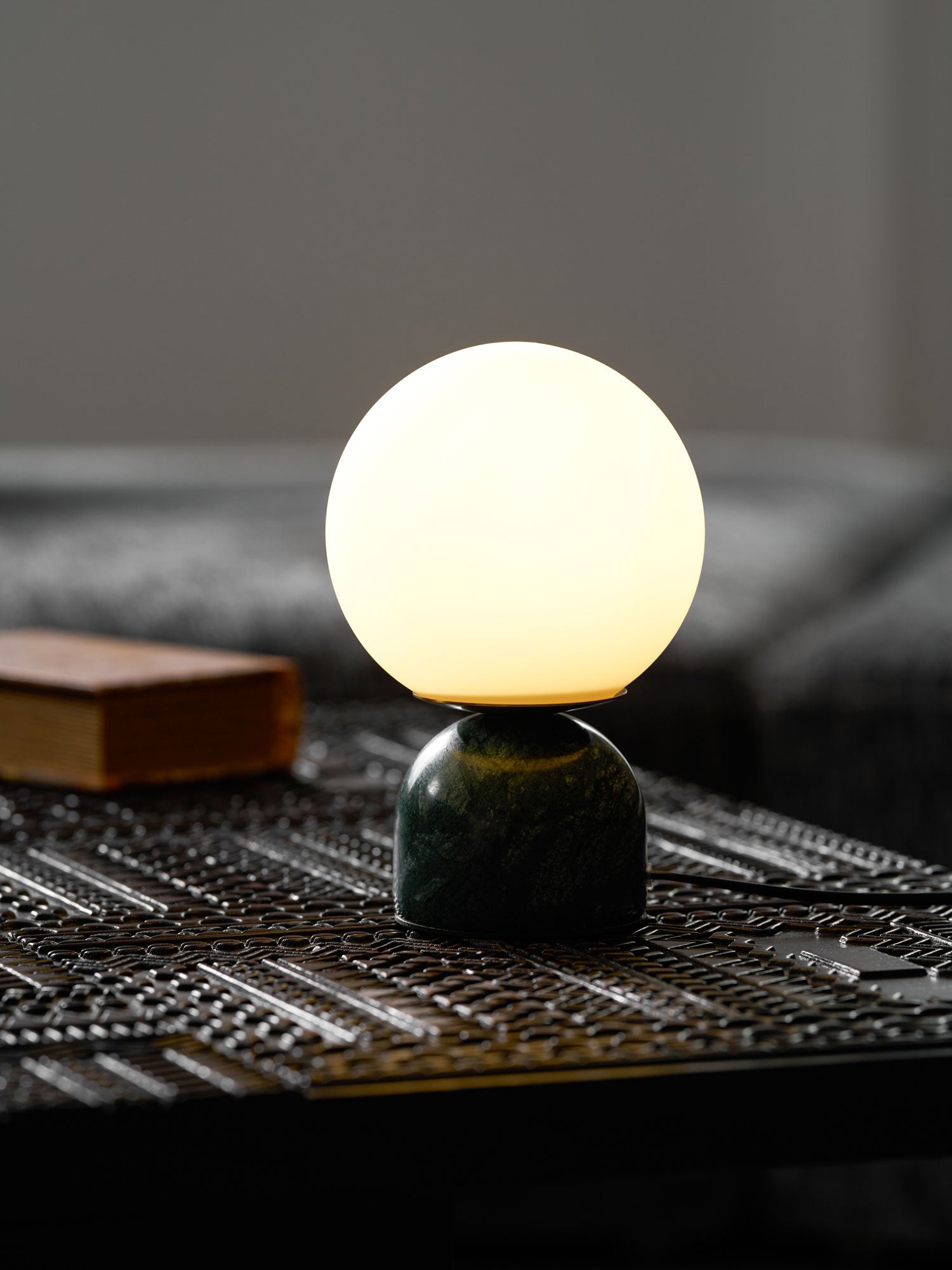 Dirella - Lampe de table sphérique contemporaine en marbre