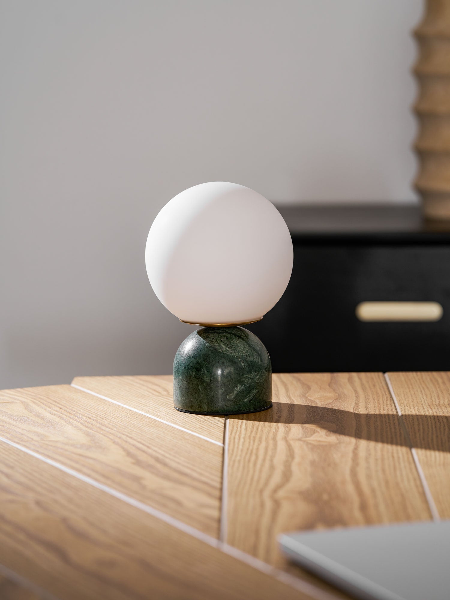 Dirella - Lampe de table sphérique contemporaine en marbre
