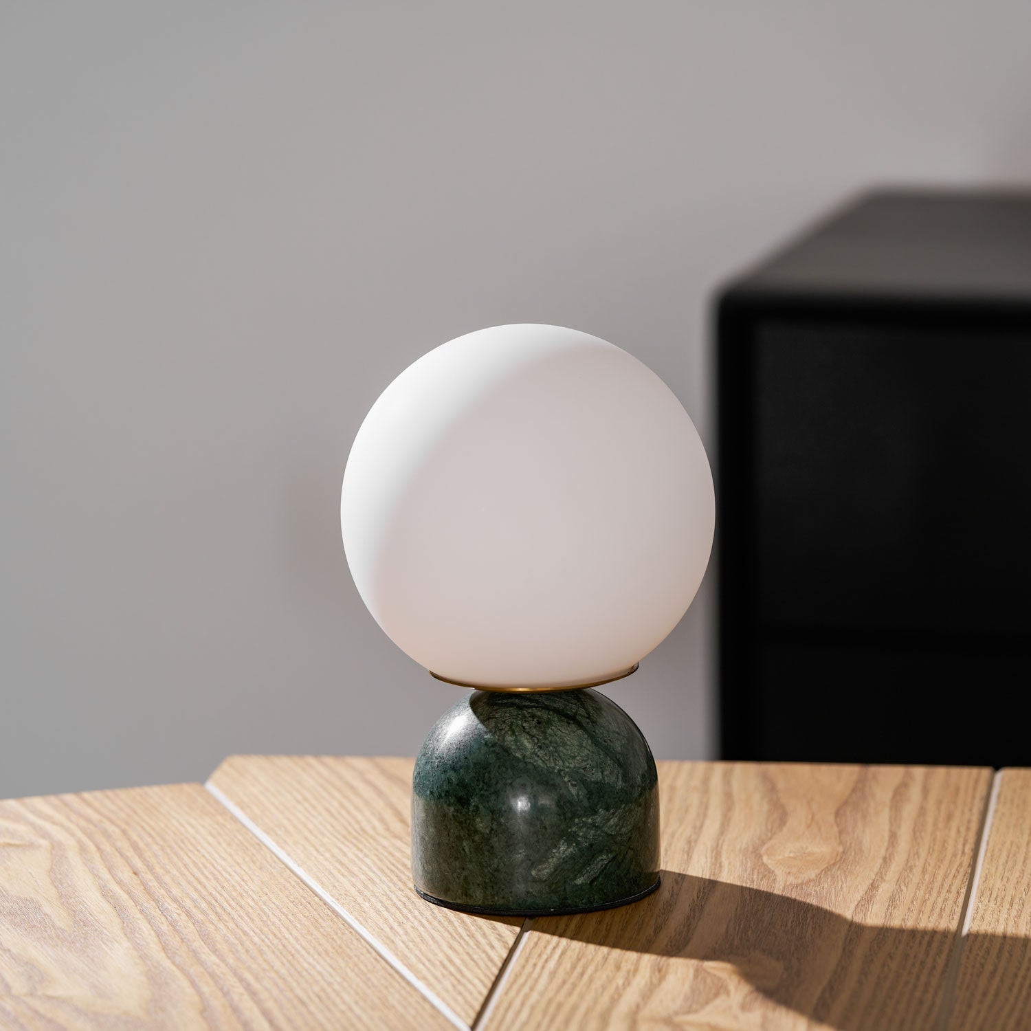 Dirella - Lampe de table sphérique contemporaine en marbre