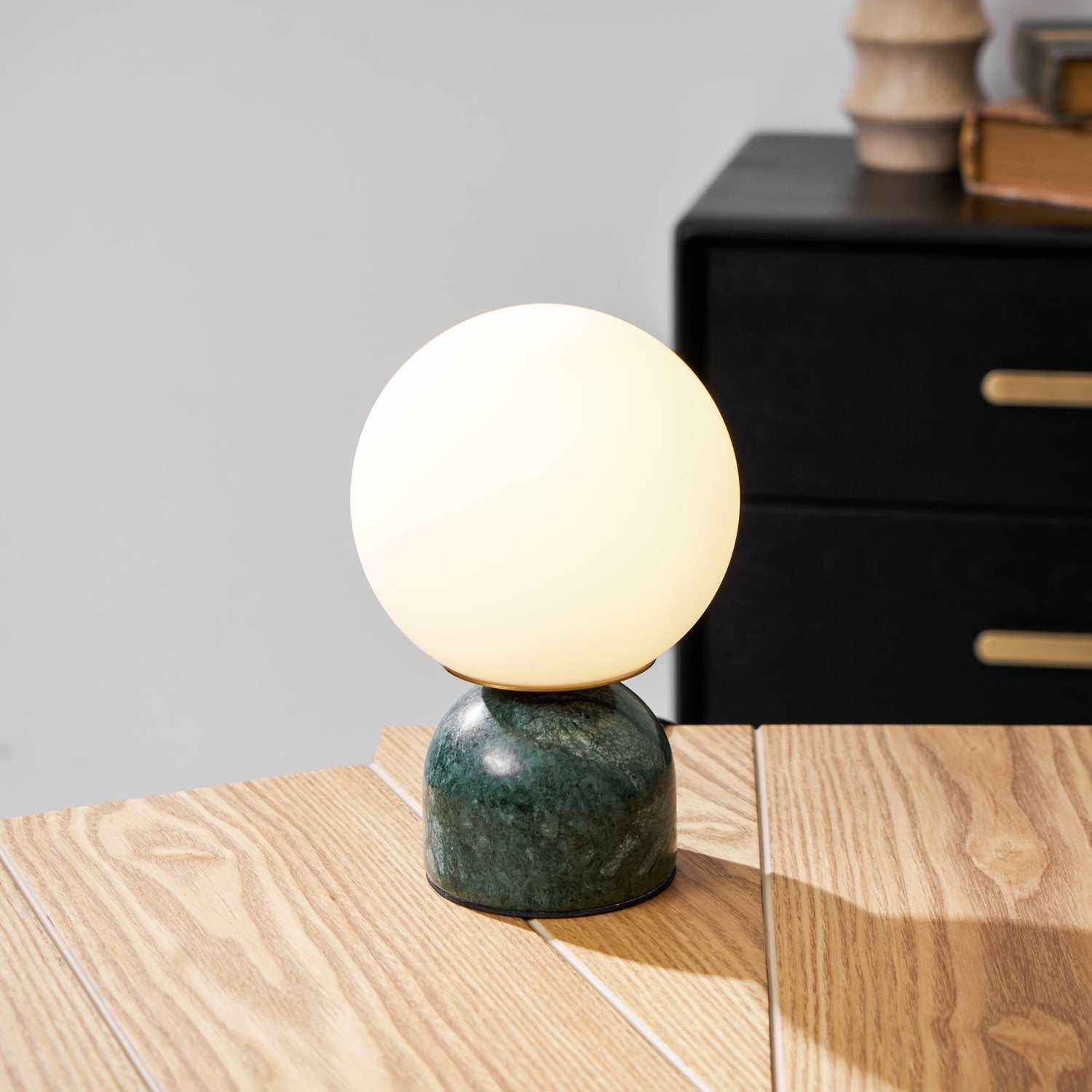 Dirella - Lampe de table sphérique contemporaine en marbre