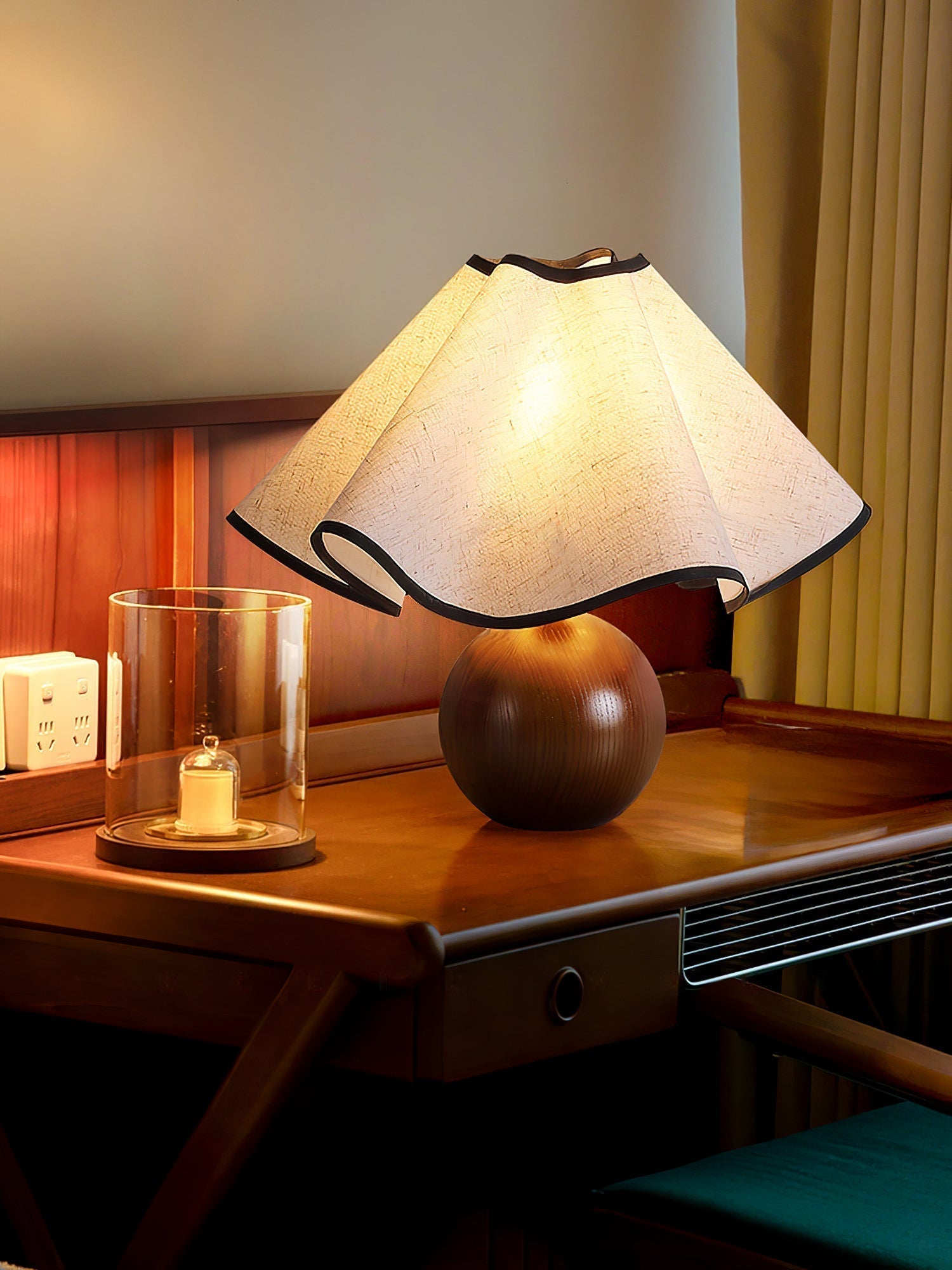 Mirelle - Lampe de table avec abat-jour en tissu motif crête de vague