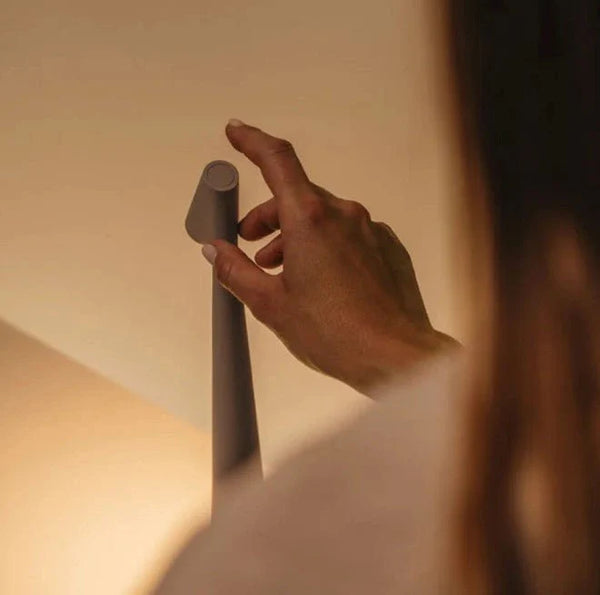 Velmora – Lampada da Tavolo Moderna Minimalista