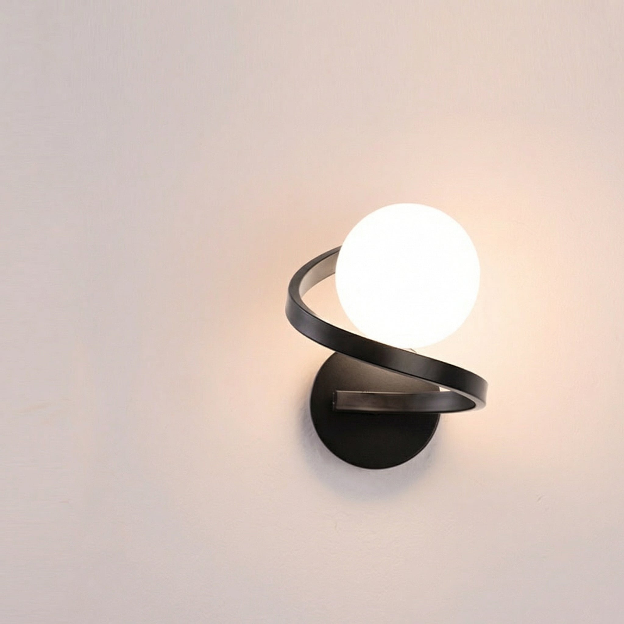 Spiravon – Black Spiral Glass Wall Lamp