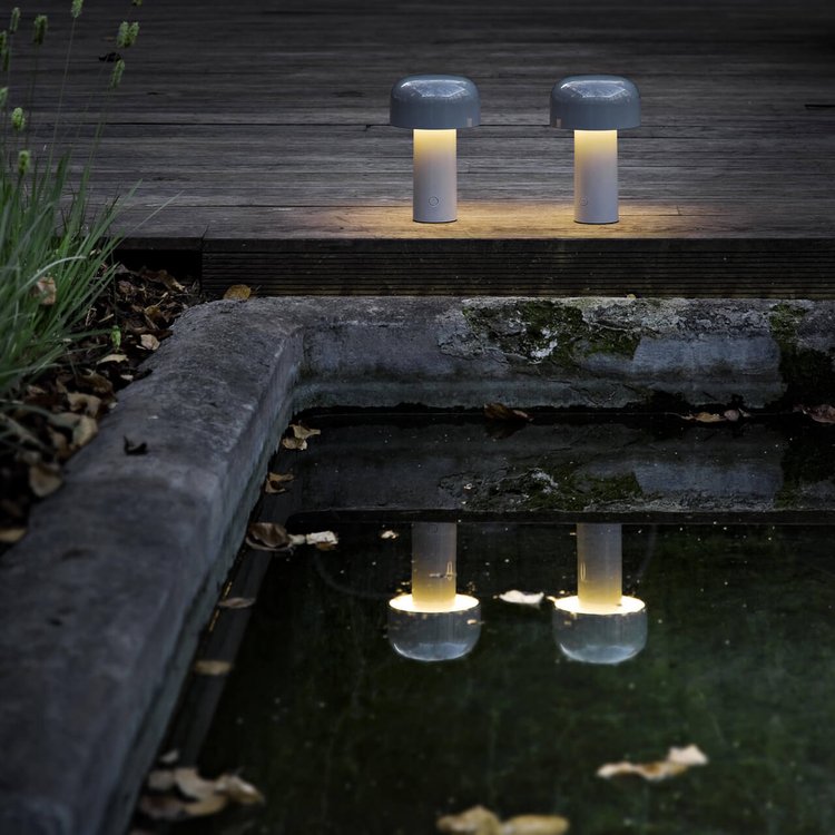 Lumivia - Lampada da Tavolo Portatile a LED Illuminazione Elegante