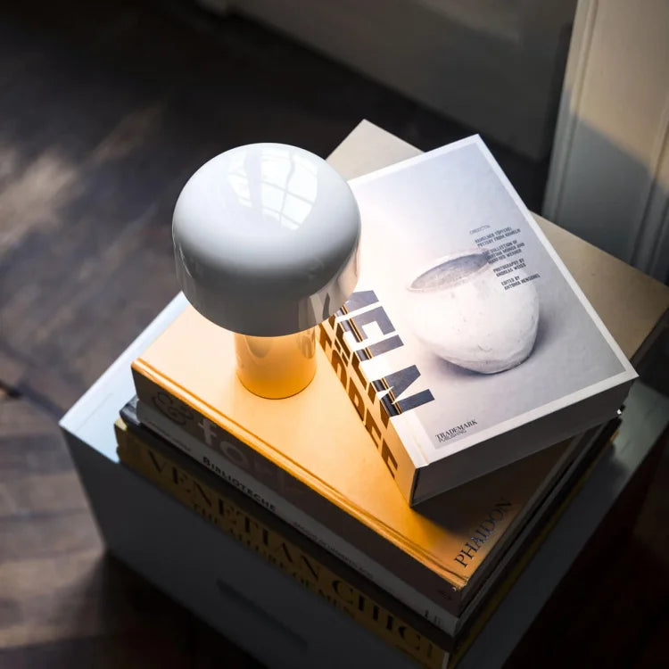 Lumivia - Lampada da Tavolo Portatile a LED Illuminazione Elegante
