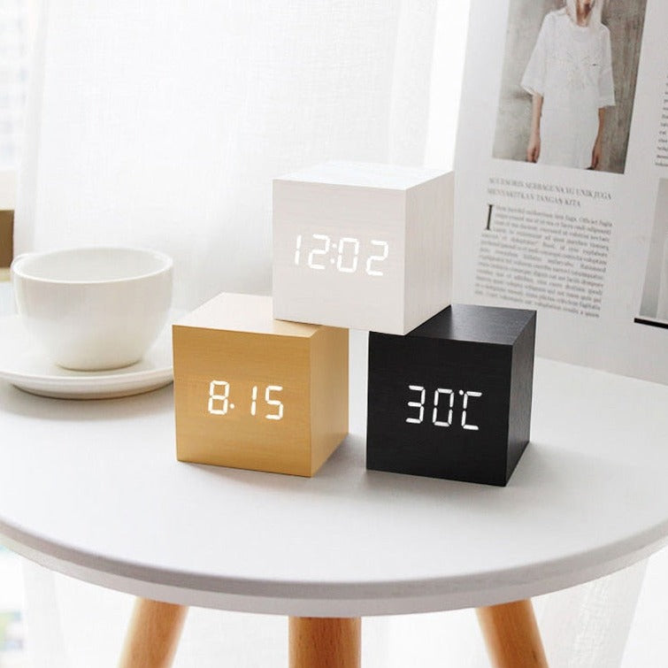 Zenvora – Réveil cube en bois LED numérique