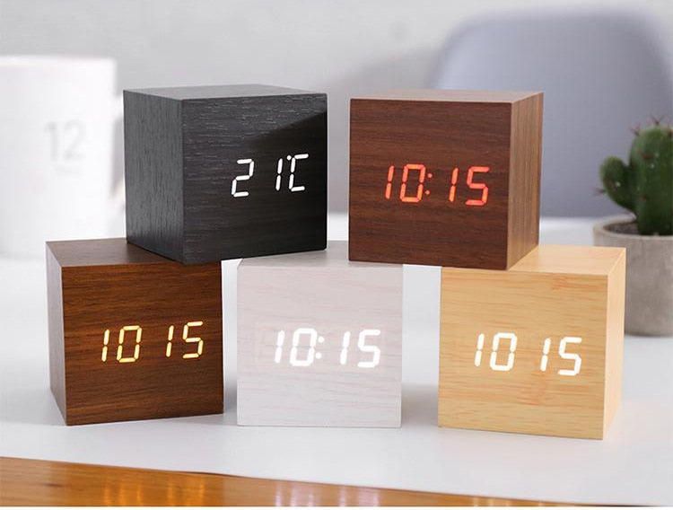 Zenvora – Réveil cube en bois LED numérique