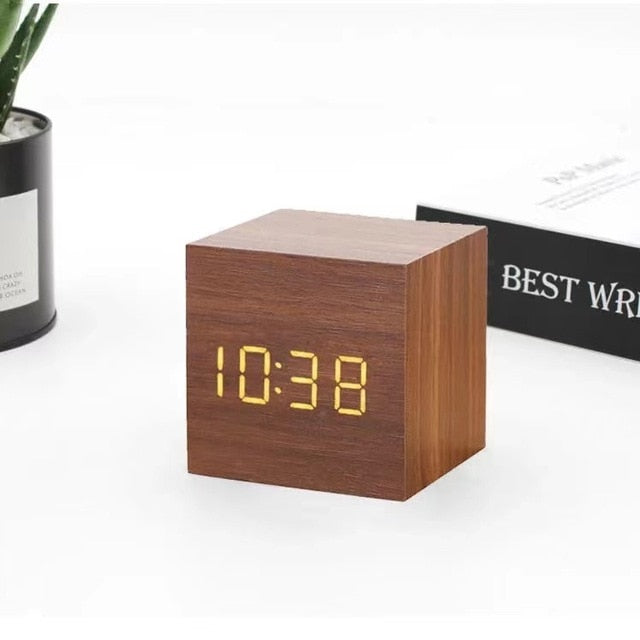 Zenvora – Réveil cube en bois LED numérique